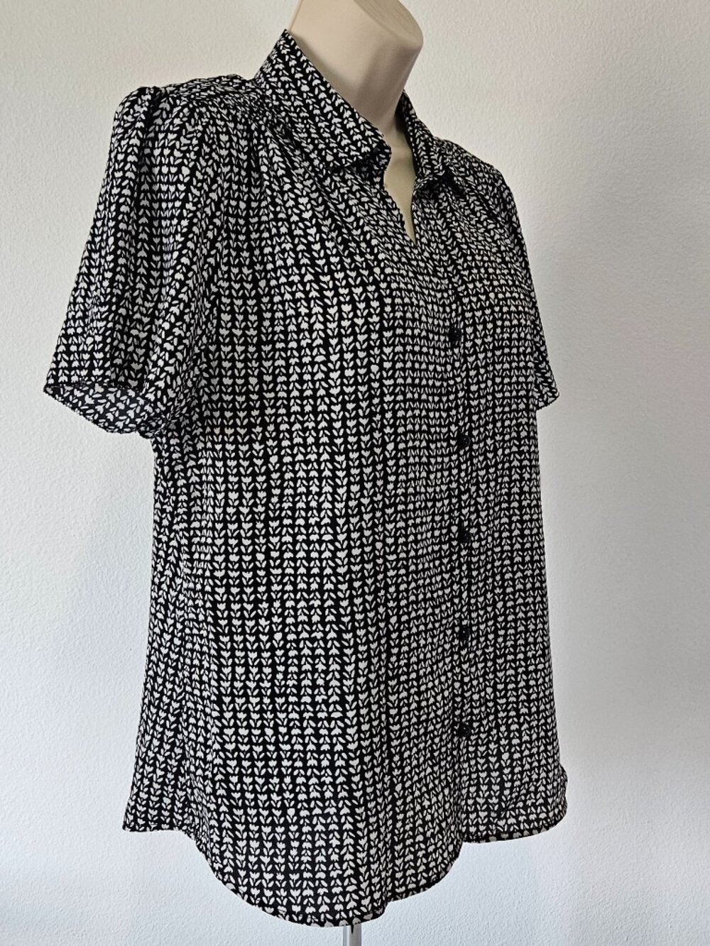 Tahari Short Sleeve Button Down Blouse - Picture 3 of 10